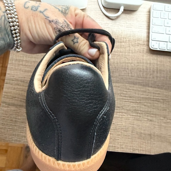 Adidas Army Lux sneakers
Men’s 7 = woman’s 8.5 ( TTS) - Picture 3 of 7